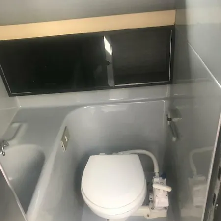 Πλωτό κατάλυμα Yas *