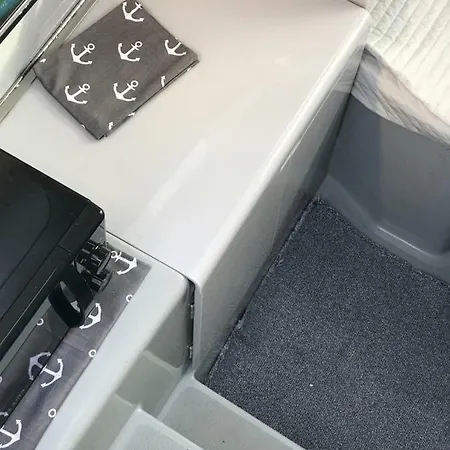 Yas